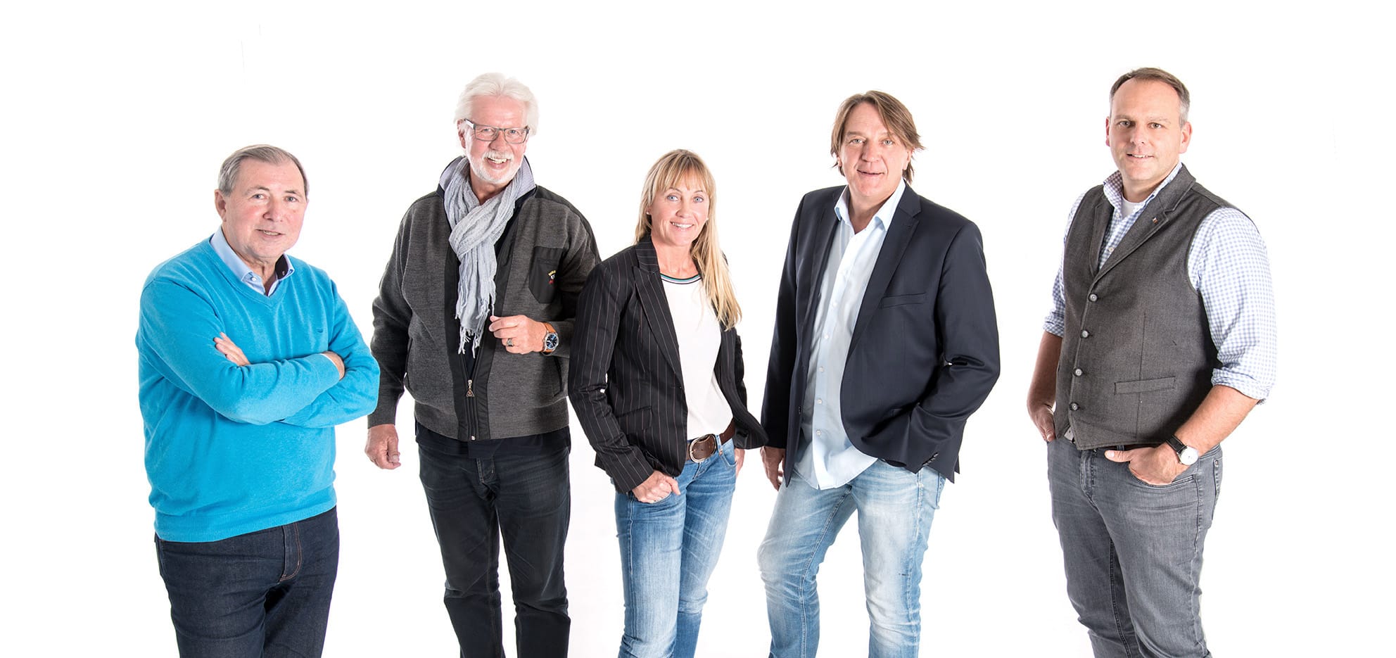 Fünf Personen lächeln in die Kamera, was die Teammitglieder der Bautenschutz Bogumil GmbH zeigt.